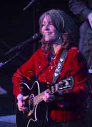 Kathy Mattea smiles