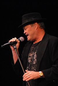 Mickey Dolenz singing