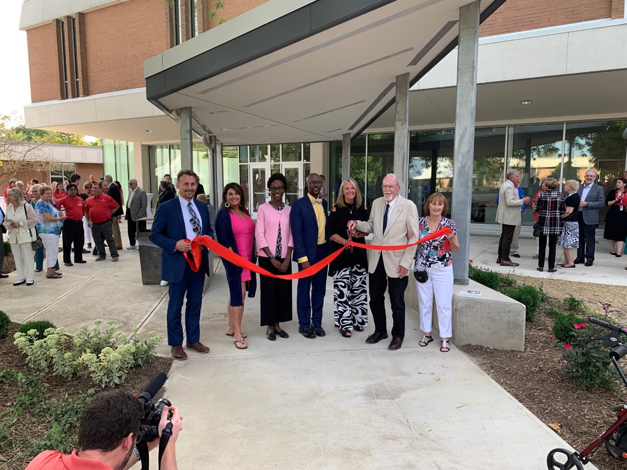 Ribbon cutting at Campbell Academic Center