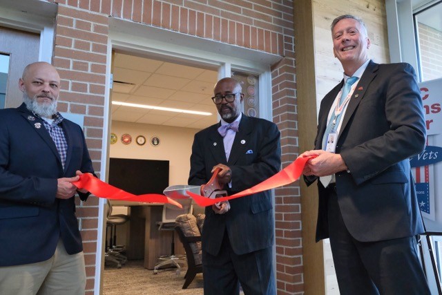 Veteran center ribbon cutting