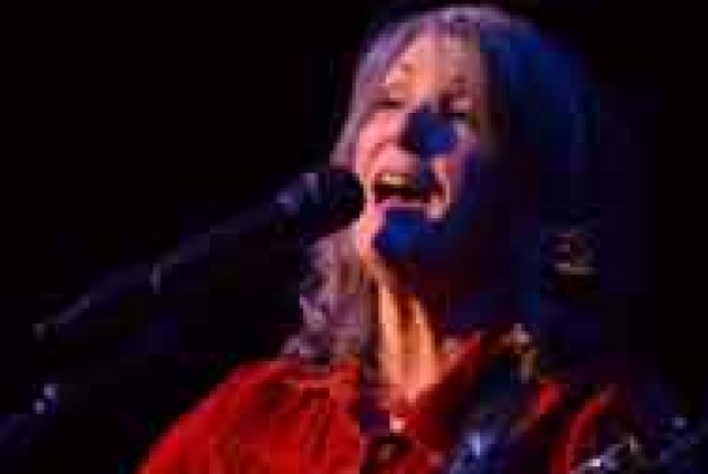 Kathy Mattea sings