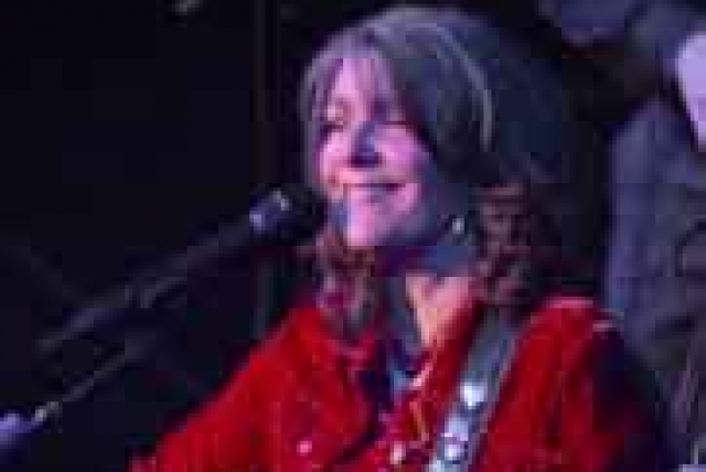 Kathy Mattea smiles