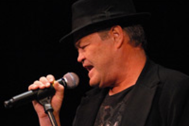 Mickey Dolenz singing