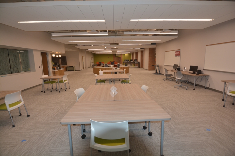 Founders Hall – Full view of Student Success Center seating area and open computer lab